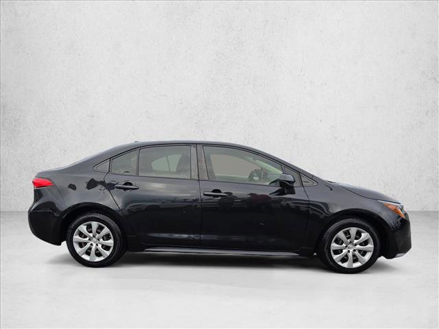 Used 2022 Toyota Corolla LE image 4
