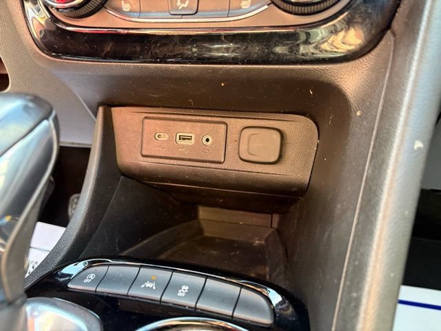 Used 2021 Buick Encore GX Essence w/ Sport Touring Package FWD image 21