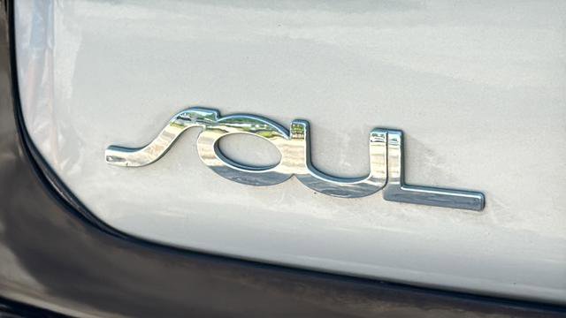 Used 2017 Kia Soul FWD image 26