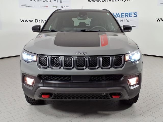 Used 2023 Jeep Compass Trailhawk AWD/4WD image 2