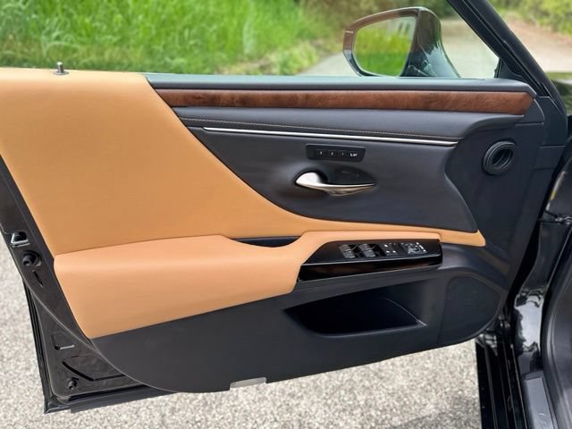Used 2024 Lexus ES 350 w/ Premium Package FWD image 9