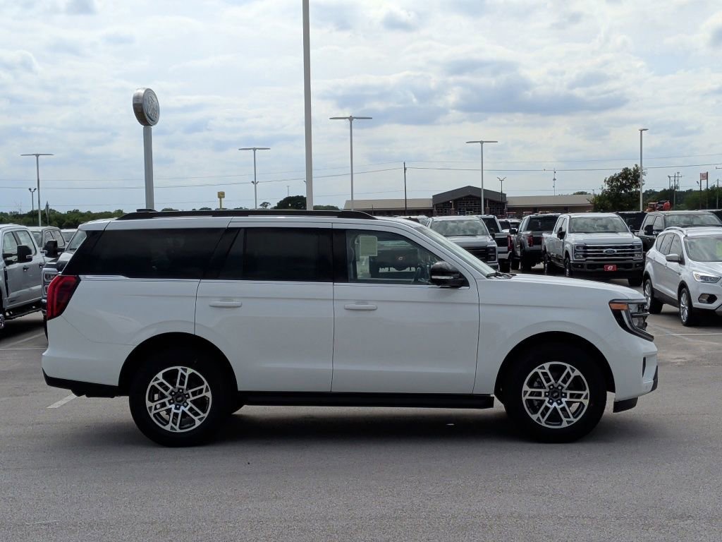 New 2026 Ford Expedition Active RWD image 9