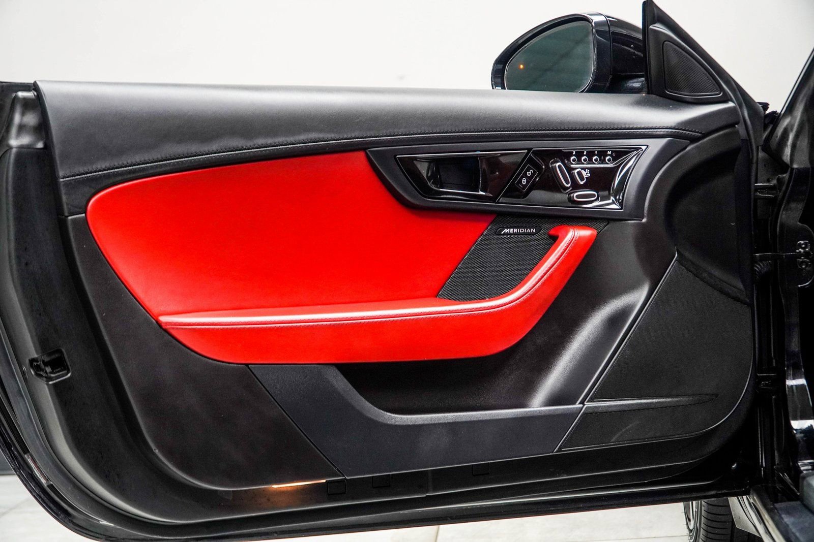 Used 2019 Jaguar F-TYPE Convertible image 34