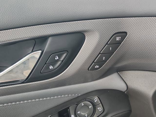 Used 2021 Chevrolet Traverse Premier FWD image 19