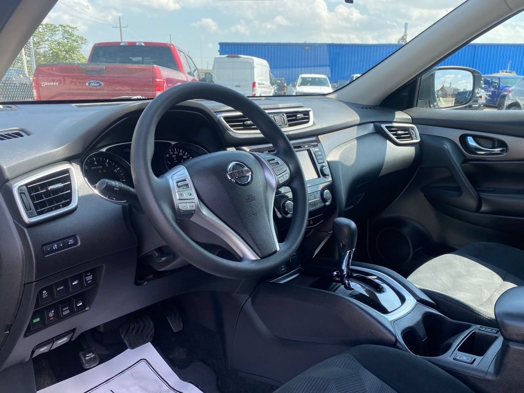 Used 2016 Nissan Rogue SV AWD/4WD image 9