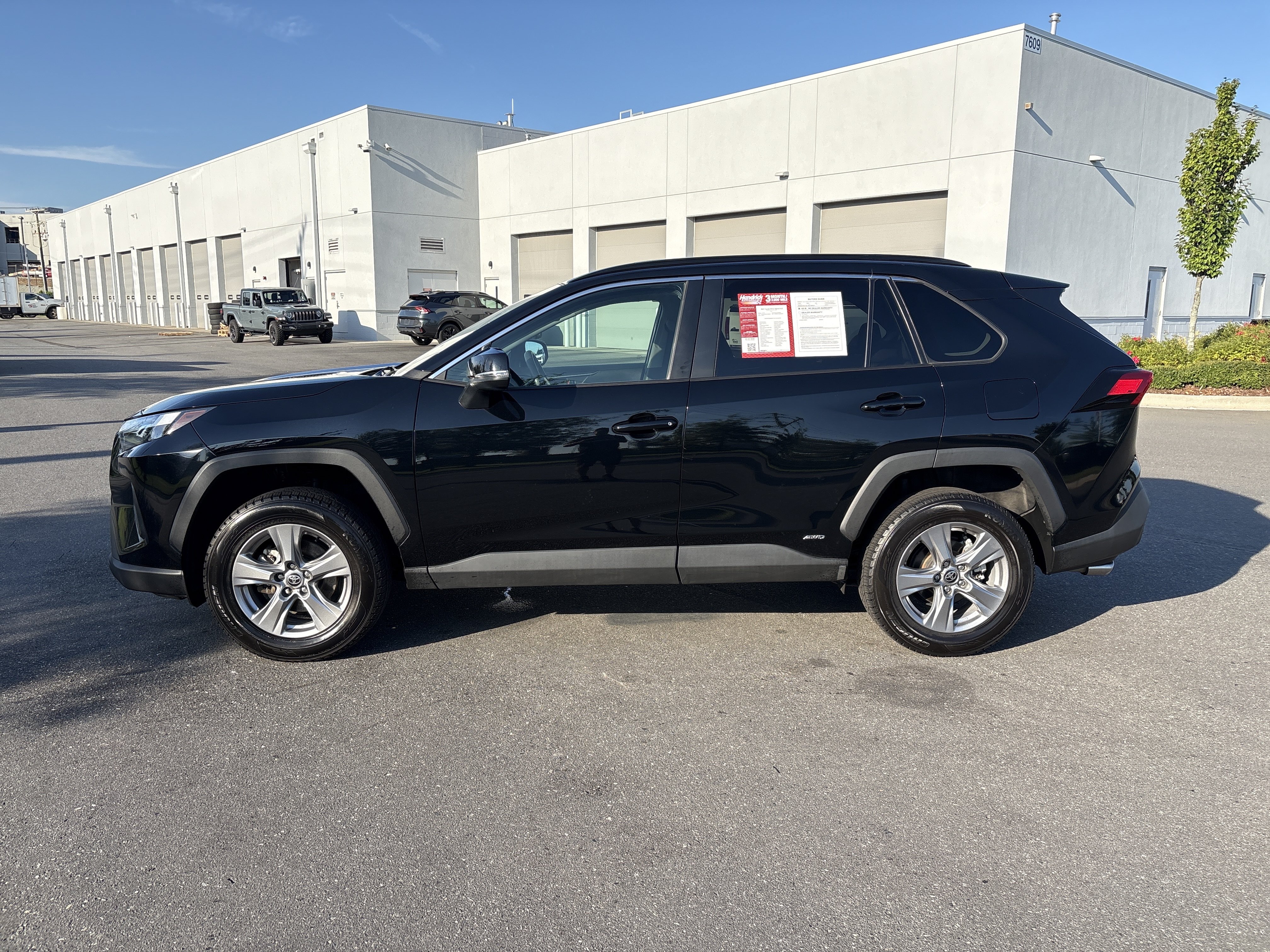 Used 2023 Toyota RAV4 XLE AWD/4WD image 6