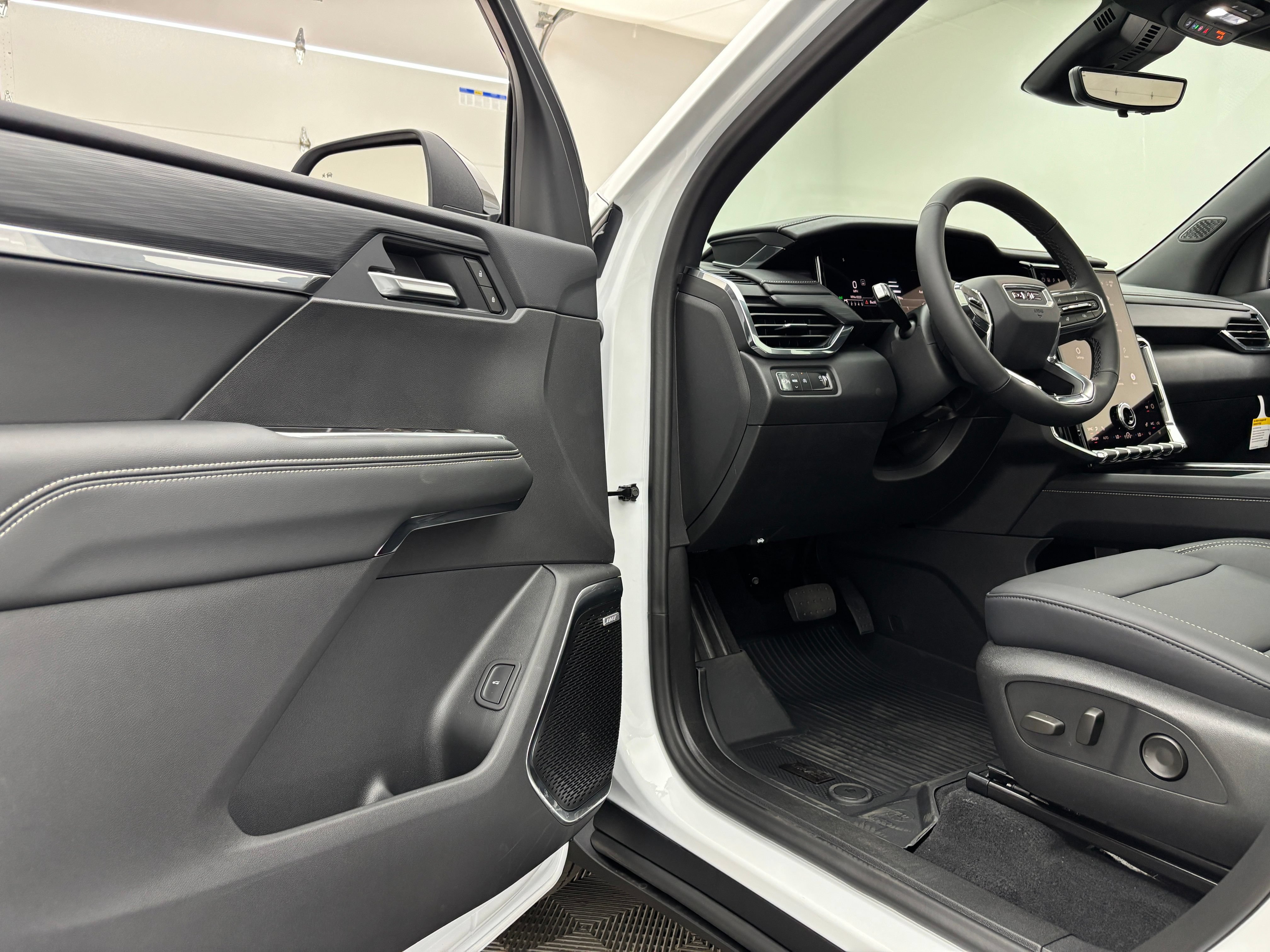 New 2026 GMC Acadia Elevation w/ Black Edition FWD image 18