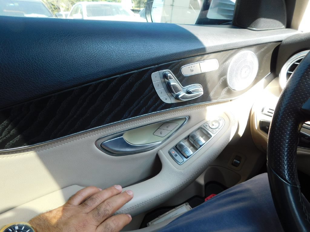 Used 2015 Mercedes-Benz C 300 Sedan image 27