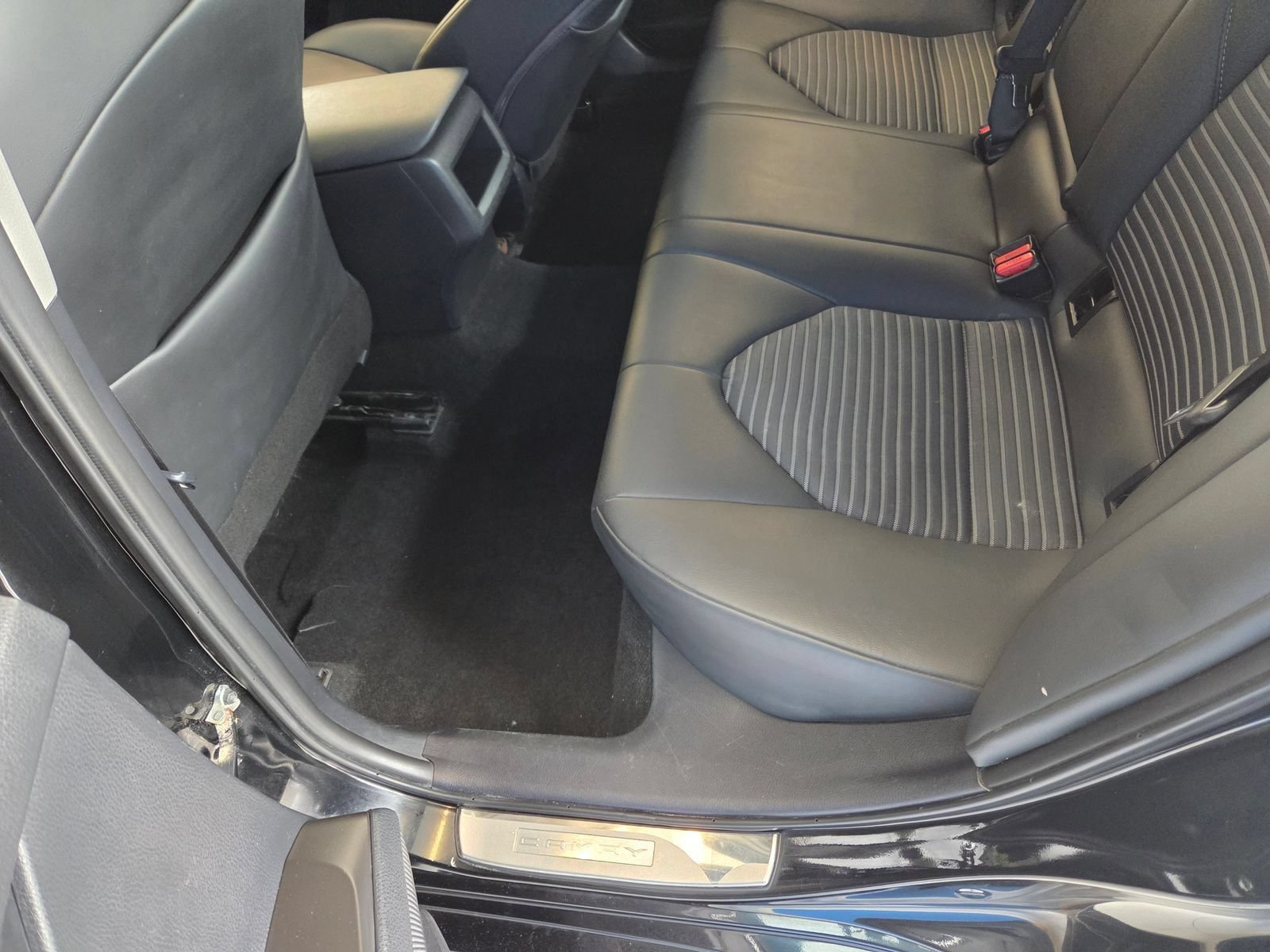 Used 2024 Toyota Camry SE FWD image 17