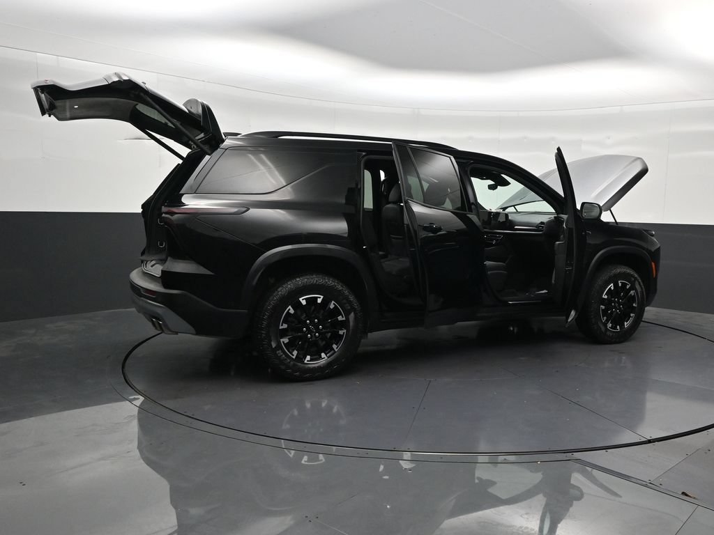Used 2024 Chevrolet Traverse Z71 w/ Enhanced Driving Package AWD/4WD image 30