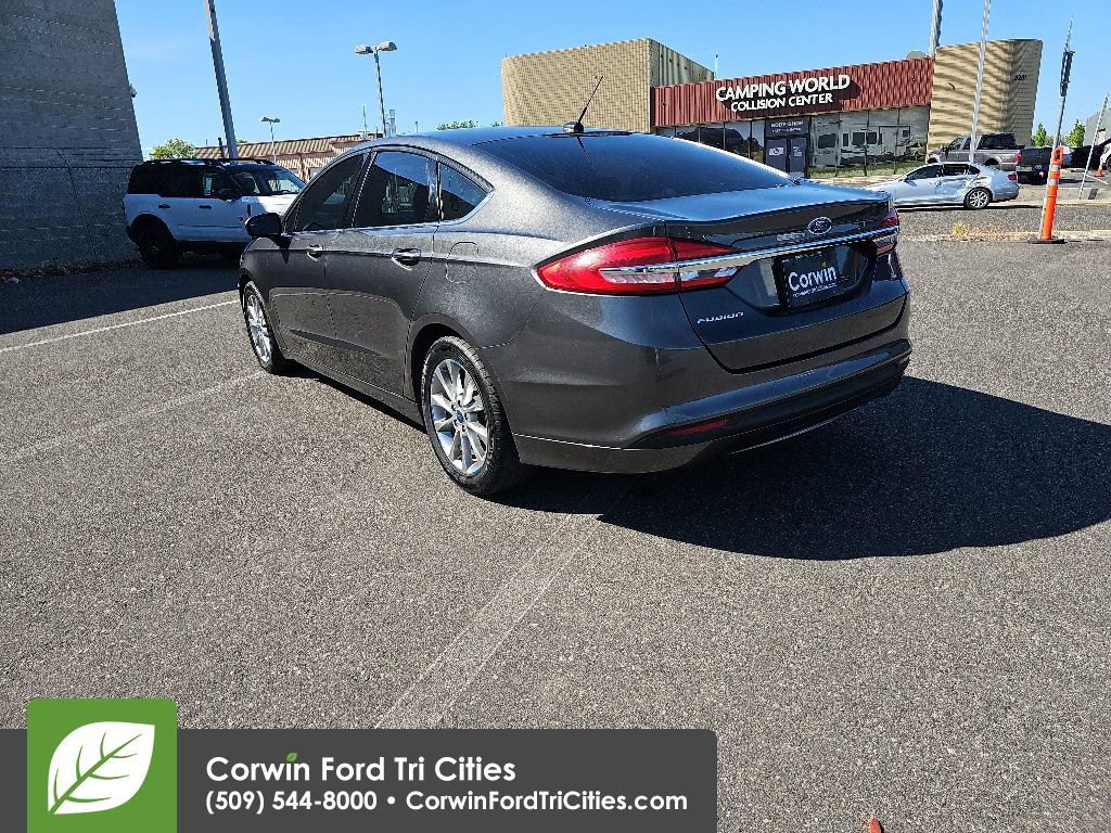 Used 2017 Ford Fusion SE FWD image 12