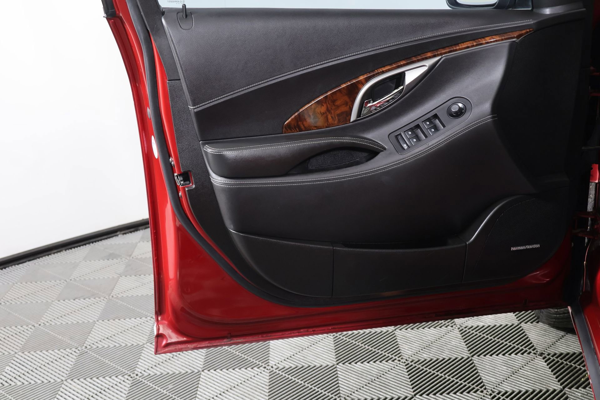 Used 2012 Buick LaCrosse Touring image 32