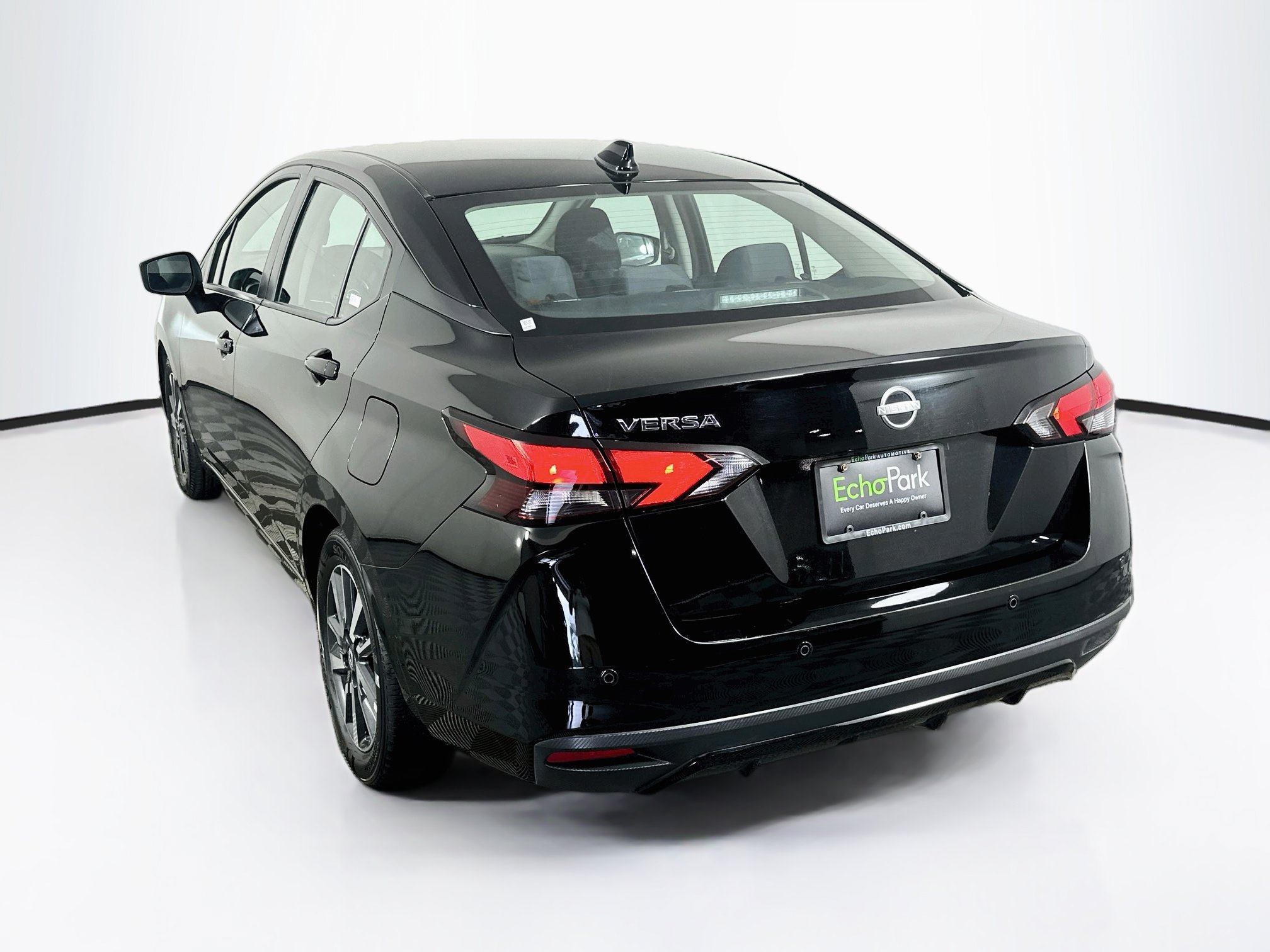 Used 2025 Nissan Versa SV FWD image 5