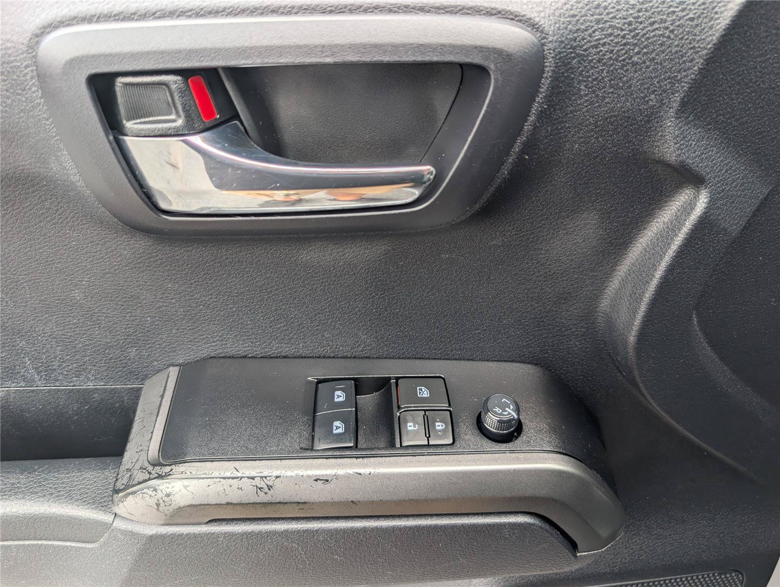Used 2021 Toyota Tacoma TRD Sport w/ Technology Package AWD/4WD image 18