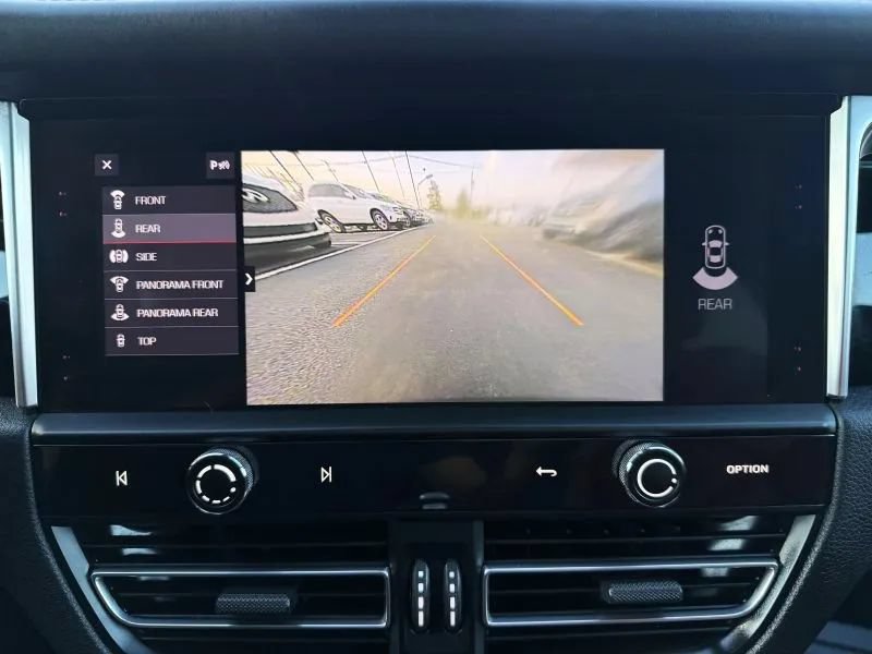 Used 2023 Porsche Macan AWD/4WD image 35