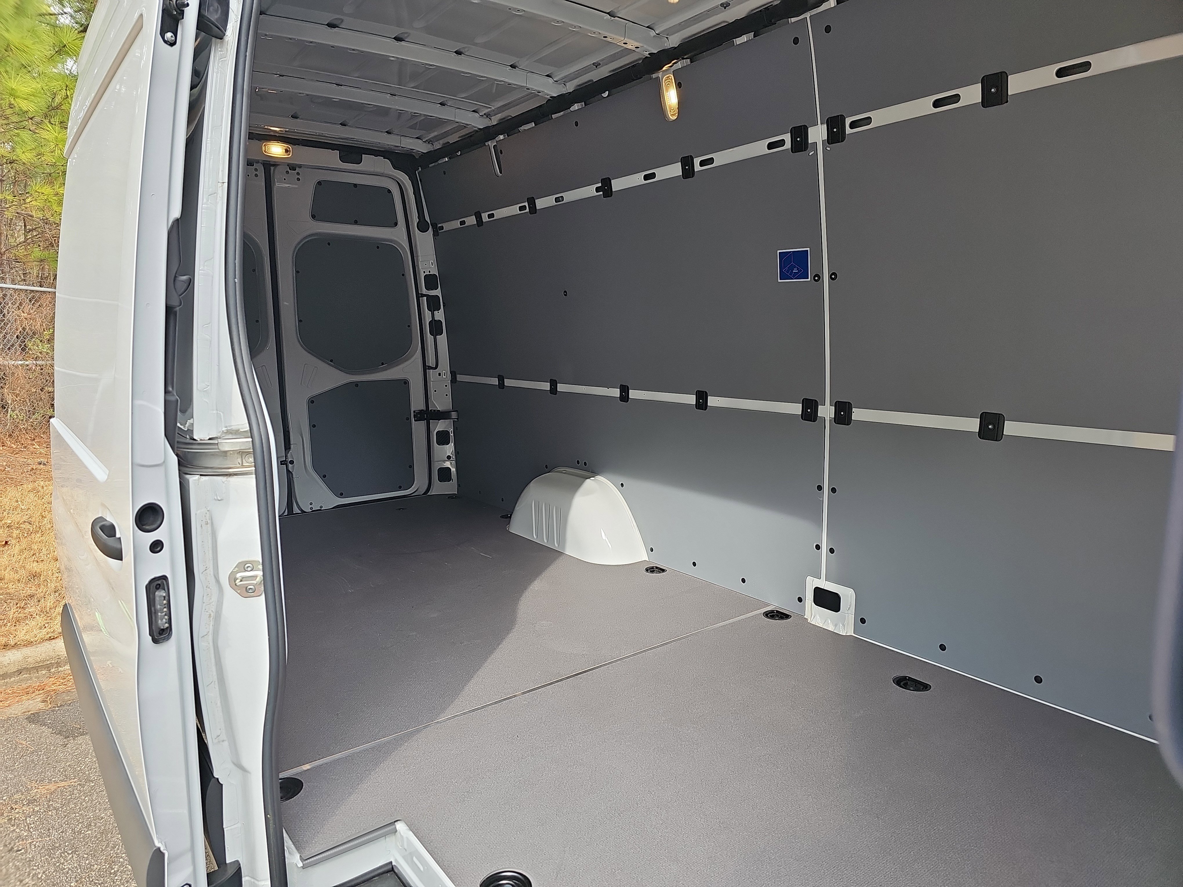 Used 2024 Mercedes-Benz eSprinter 170 Cargo image 10