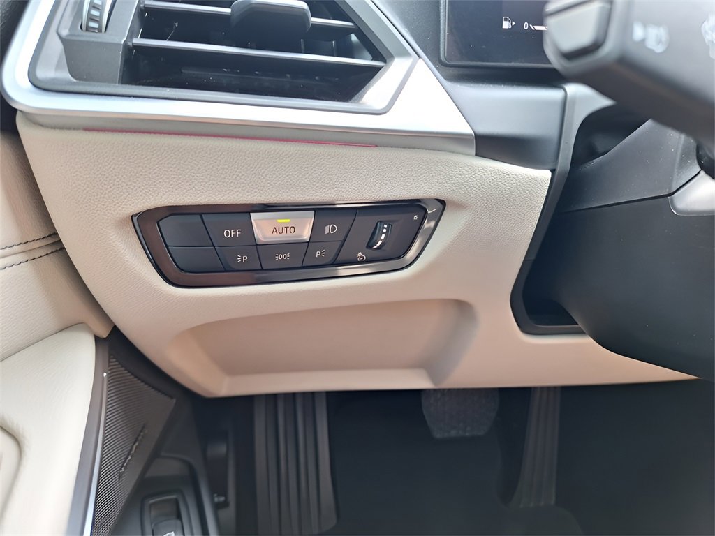 Used 2023 BMW 330i Sedan w/ Premium Package image 21