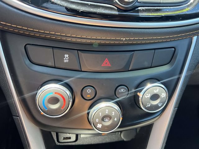 Used 2021 Chevrolet Trax LS AWD/4WD image 27