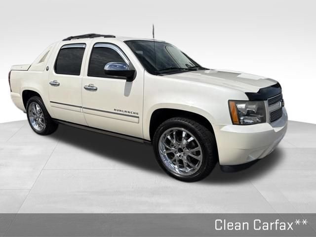 Used 2013 Chevrolet Avalanche LTZ RWD image 2