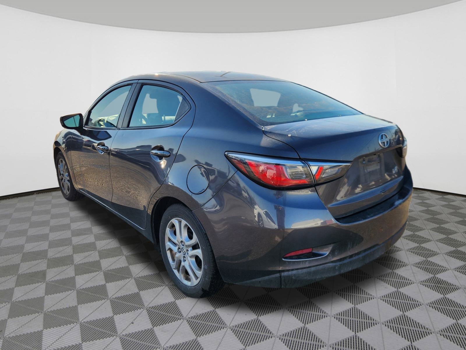 Used 2016 Scion iA image 3