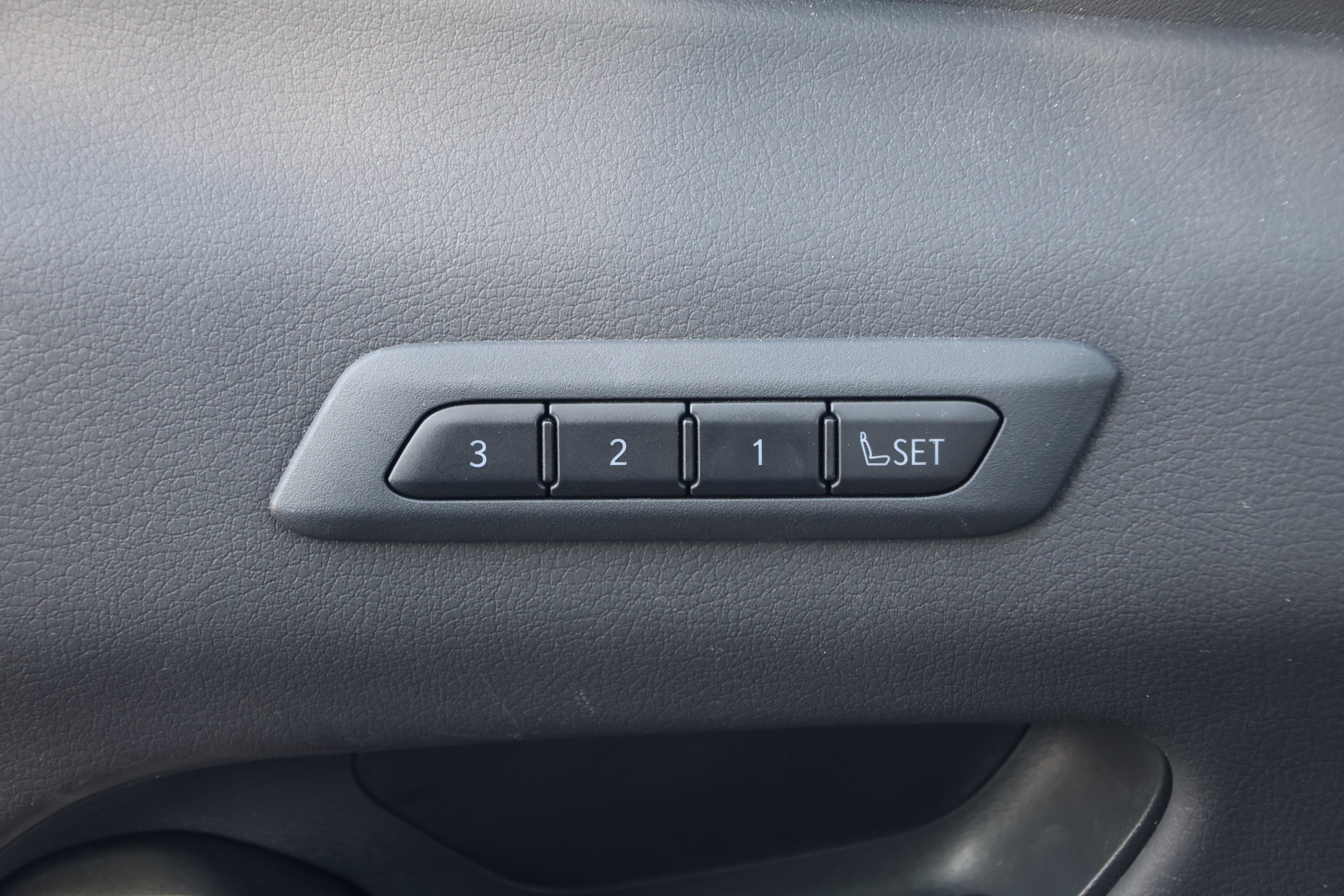 Used 2023 Lexus UX 250h F Sport FWD image 13