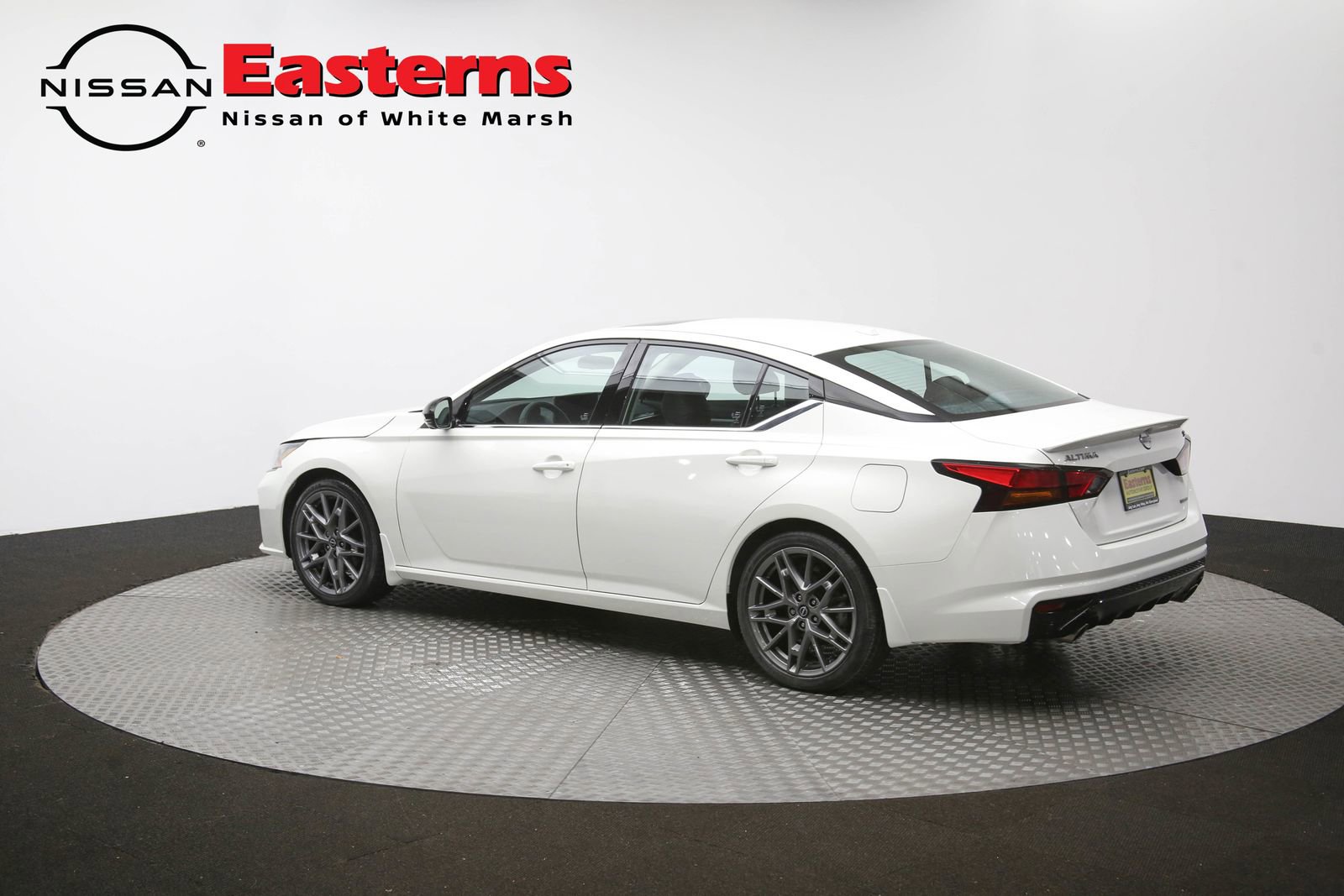 Used 2024 Nissan Altima 2.0 SR FWD image 61