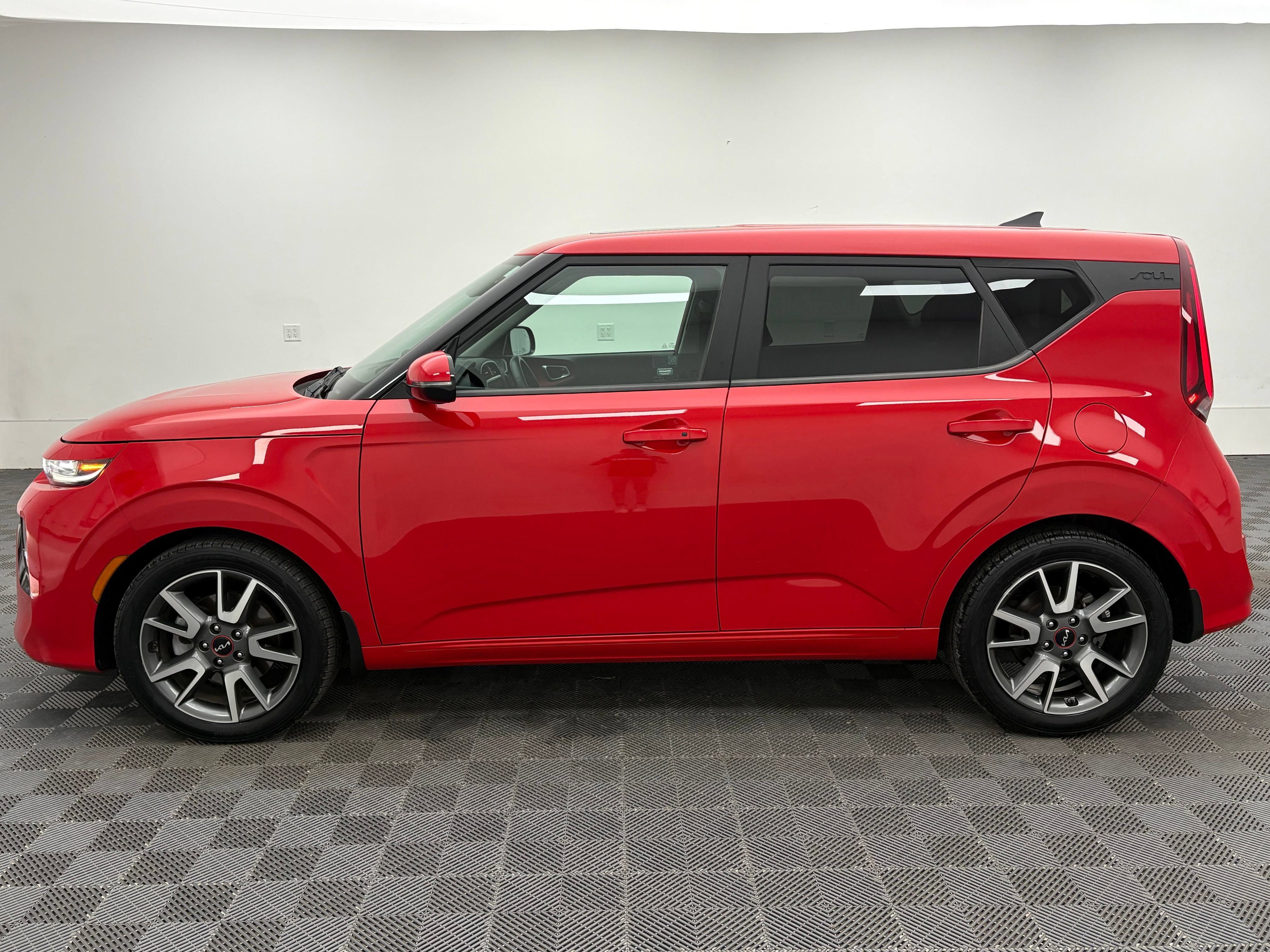 Used 2022 Kia Soul Turbo FWD image 12