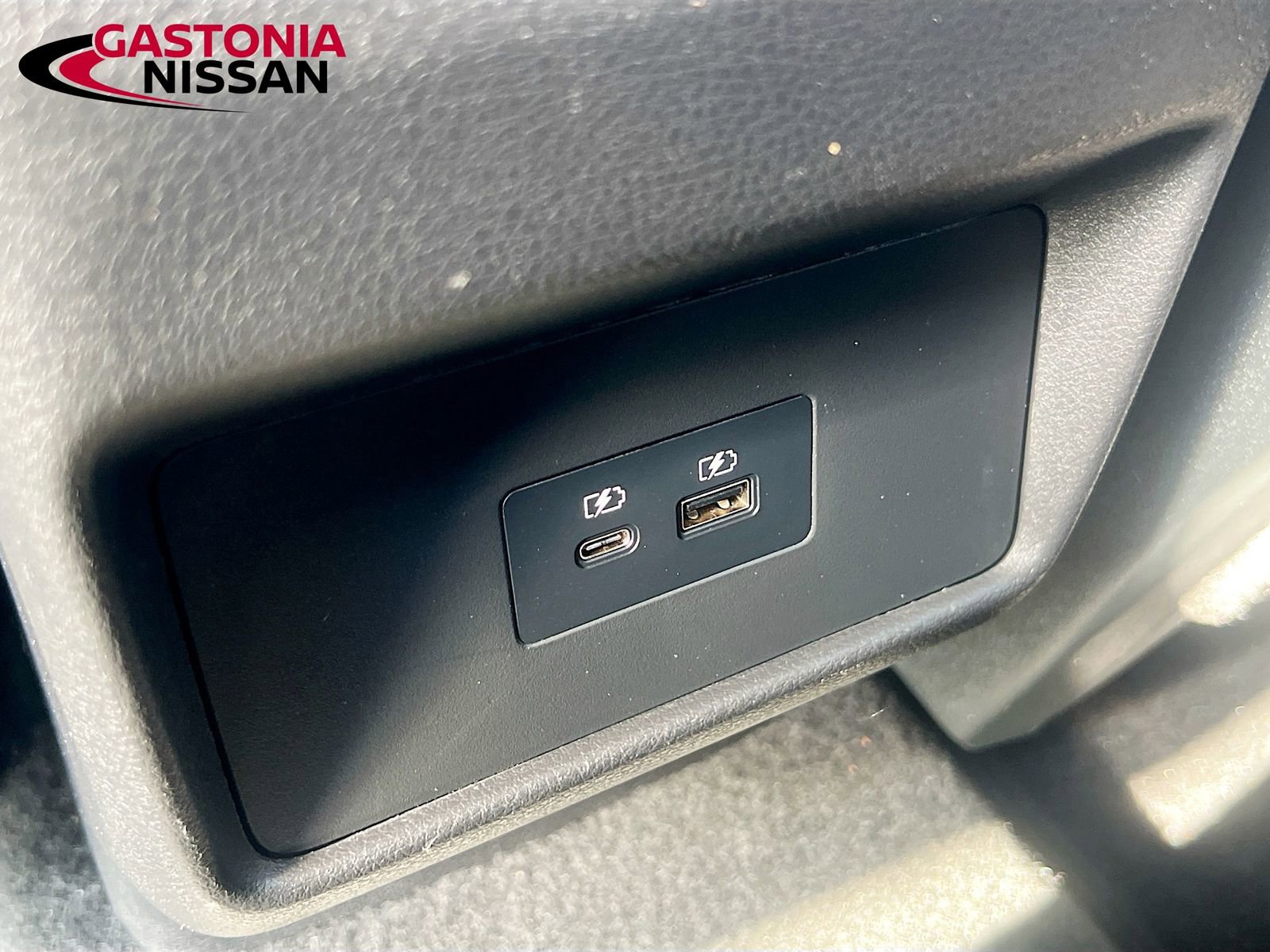 Used 2023 Nissan Rogue SV image 32