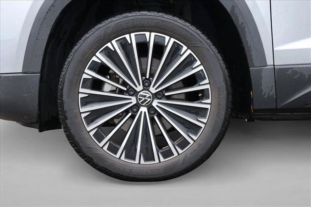 Used 2025 Volkswagen Taos SE FWD image 9