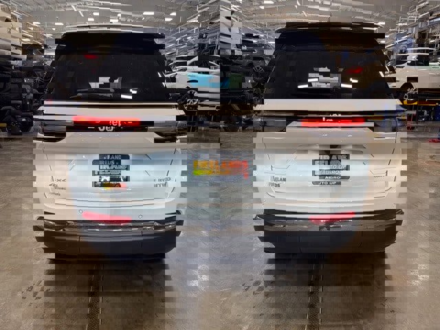 New 2025 Jeep Grand Cherokee Limited w/ Trailer Tow Package image 4