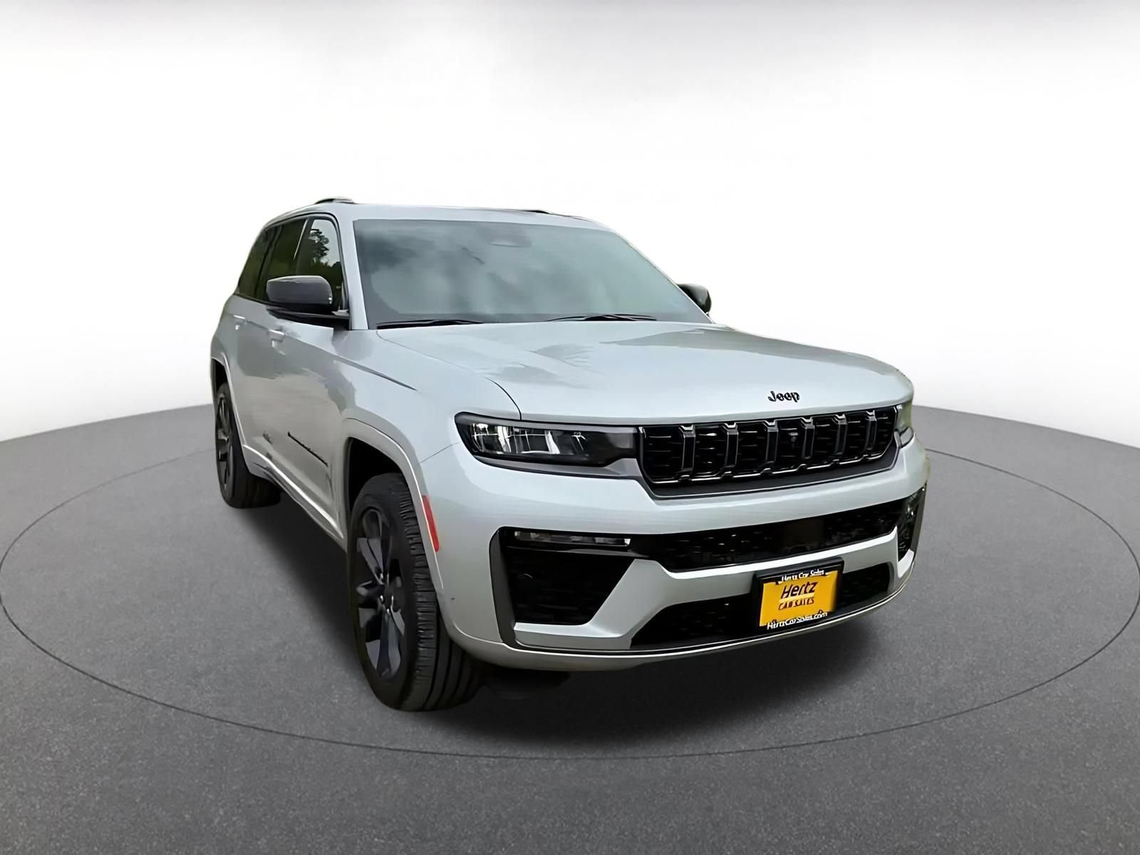 Used 2026 Jeep Grand Cherokee Limited AWD/4WD image 3