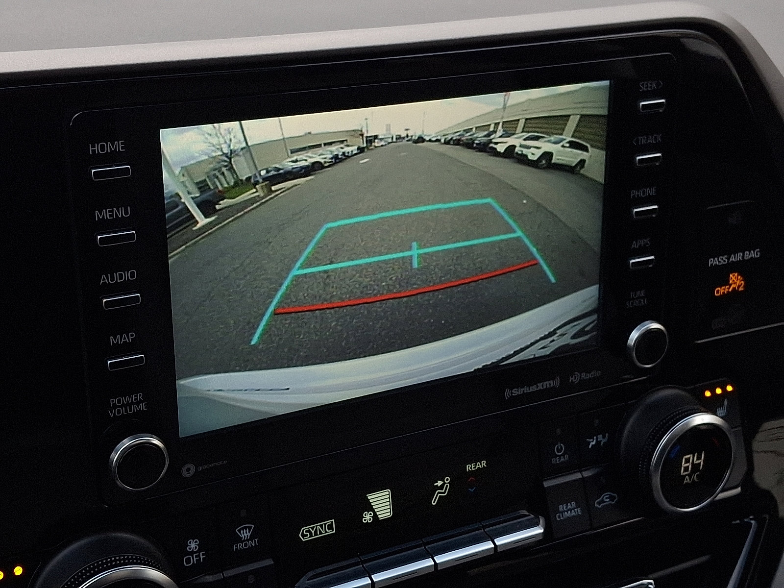 Used 2022 Toyota Highlander XLE image 18