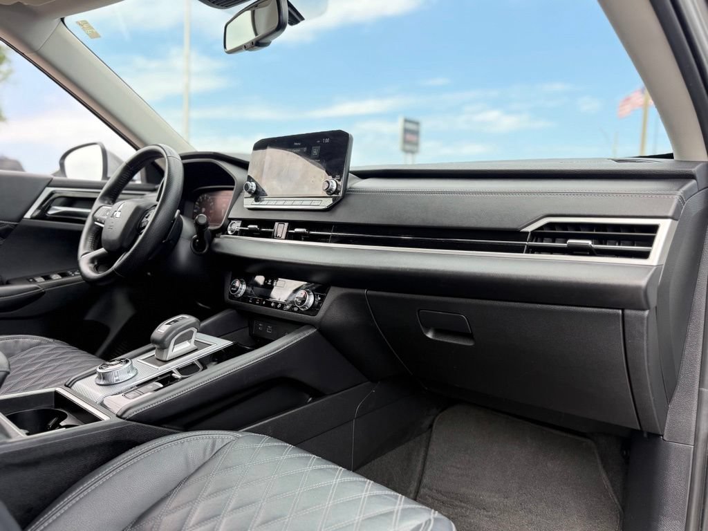 Used 2022 Mitsubishi Outlander SEL AWD/4WD image 16