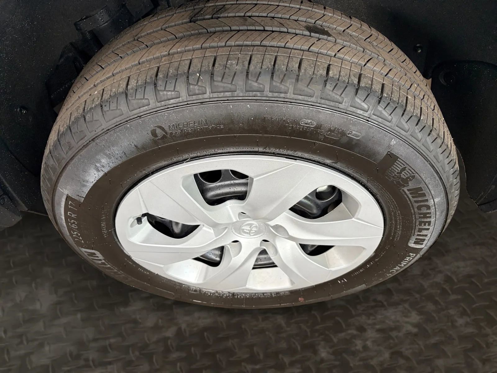 Used 2025 Toyota RAV4 LE image 31