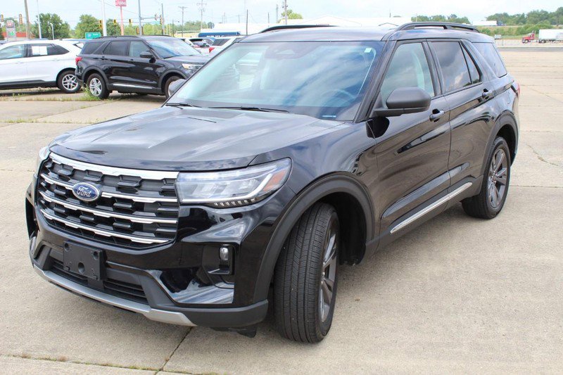 Used 2025 Ford Explorer Active w/ Active Comfort Package image 7