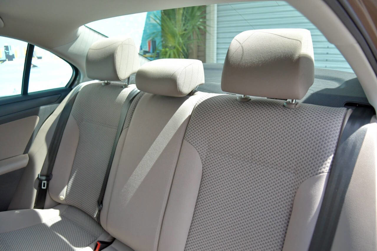 Used 2014 Volkswagen Jetta S image 12