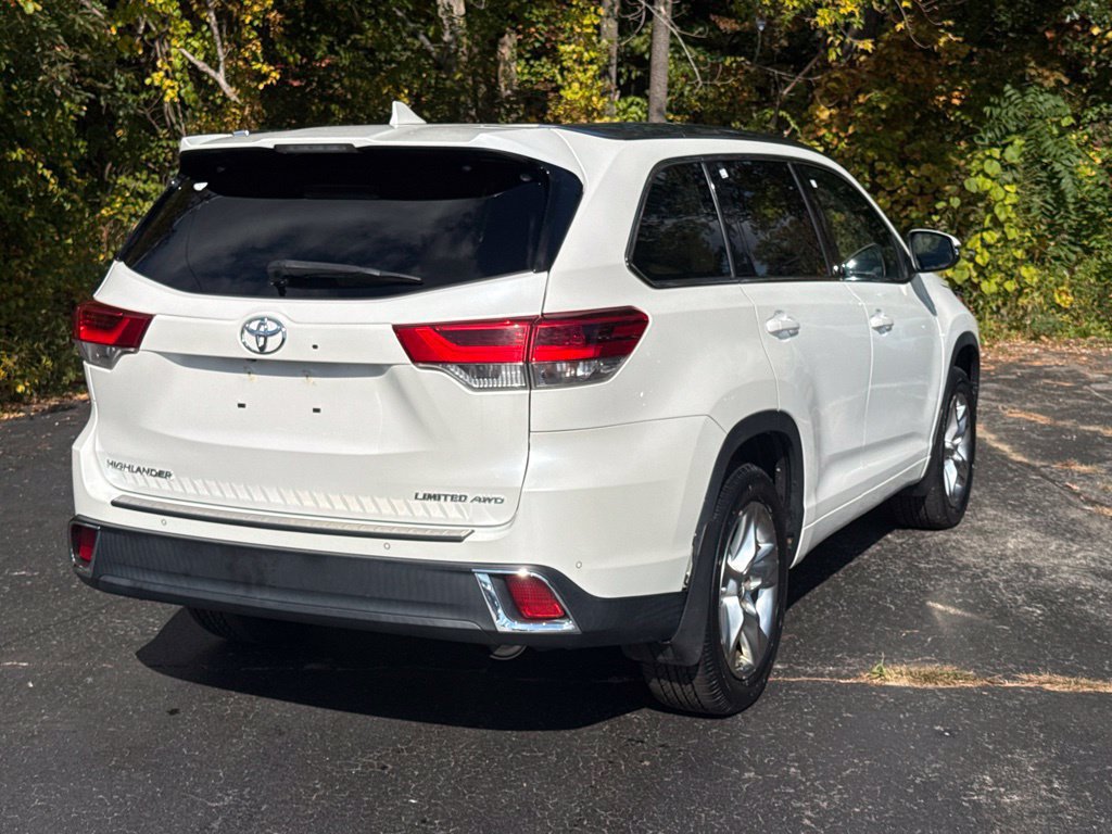 Certified 2019 Toyota Highlander Limited AWD/4WD image 8