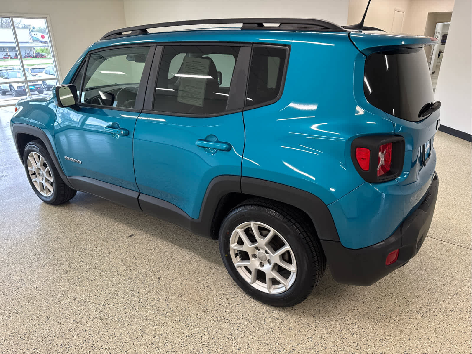 Used 2020 Jeep Renegade Latitude w/ Cold Weather Group image 7