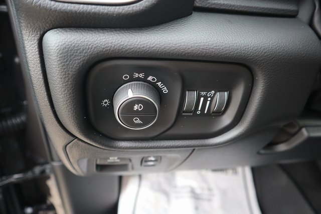 New 2026 RAM 1500 4x4 Crew Cab image 8