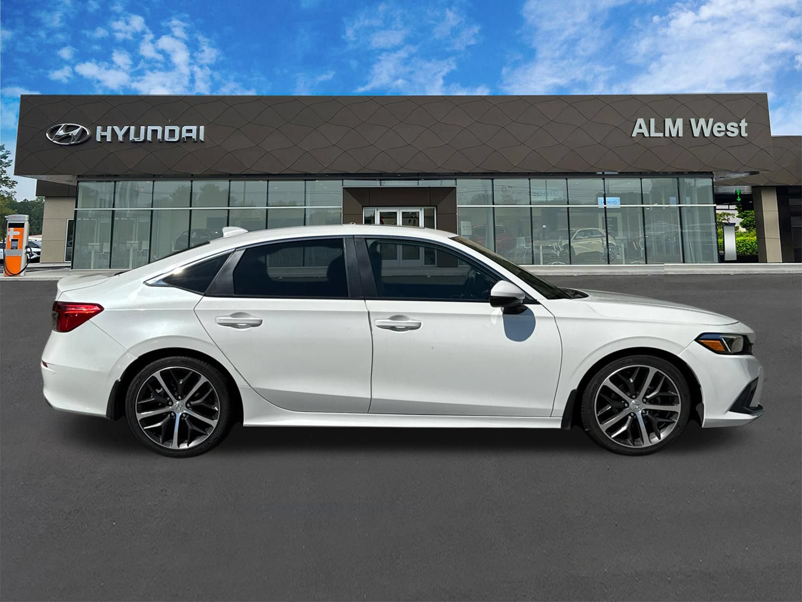 Used 2022 Honda Civic Touring image 4