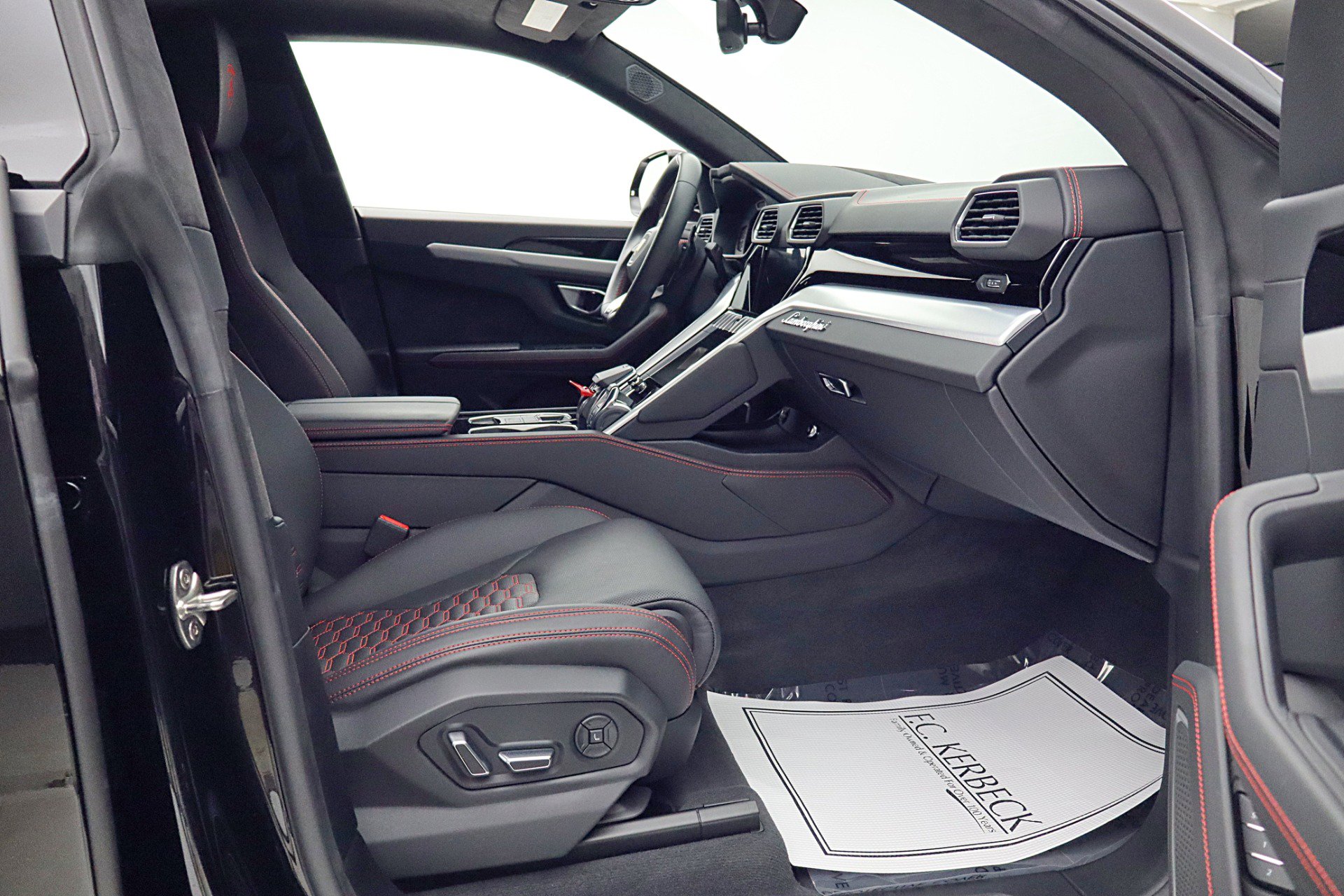 Used 2024 Lamborghini Urus S image 40