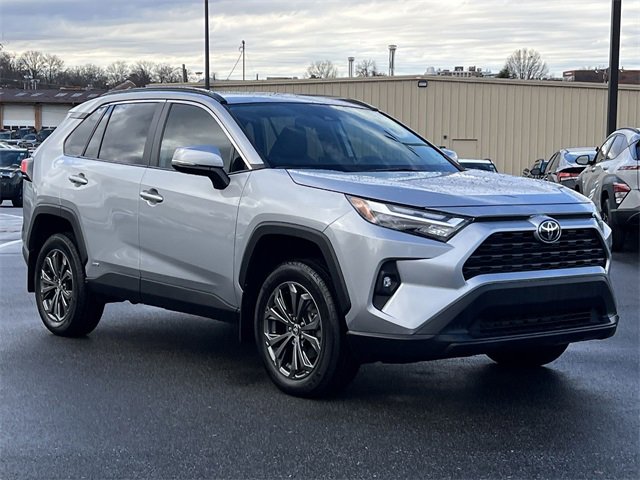 Used 2025 Toyota RAV4 XLE Premium image 39