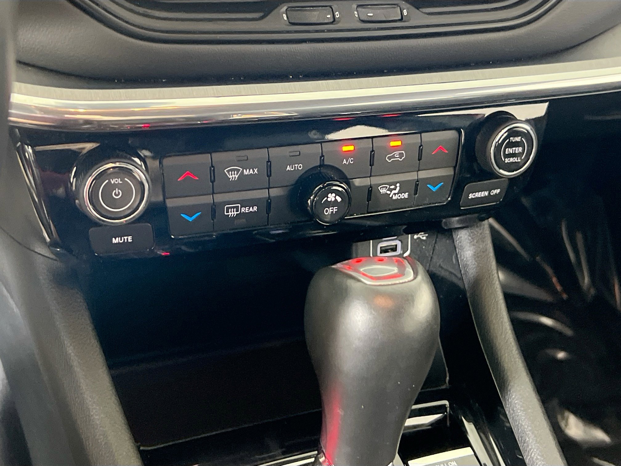 Used 2022 Jeep Compass Limited image 15