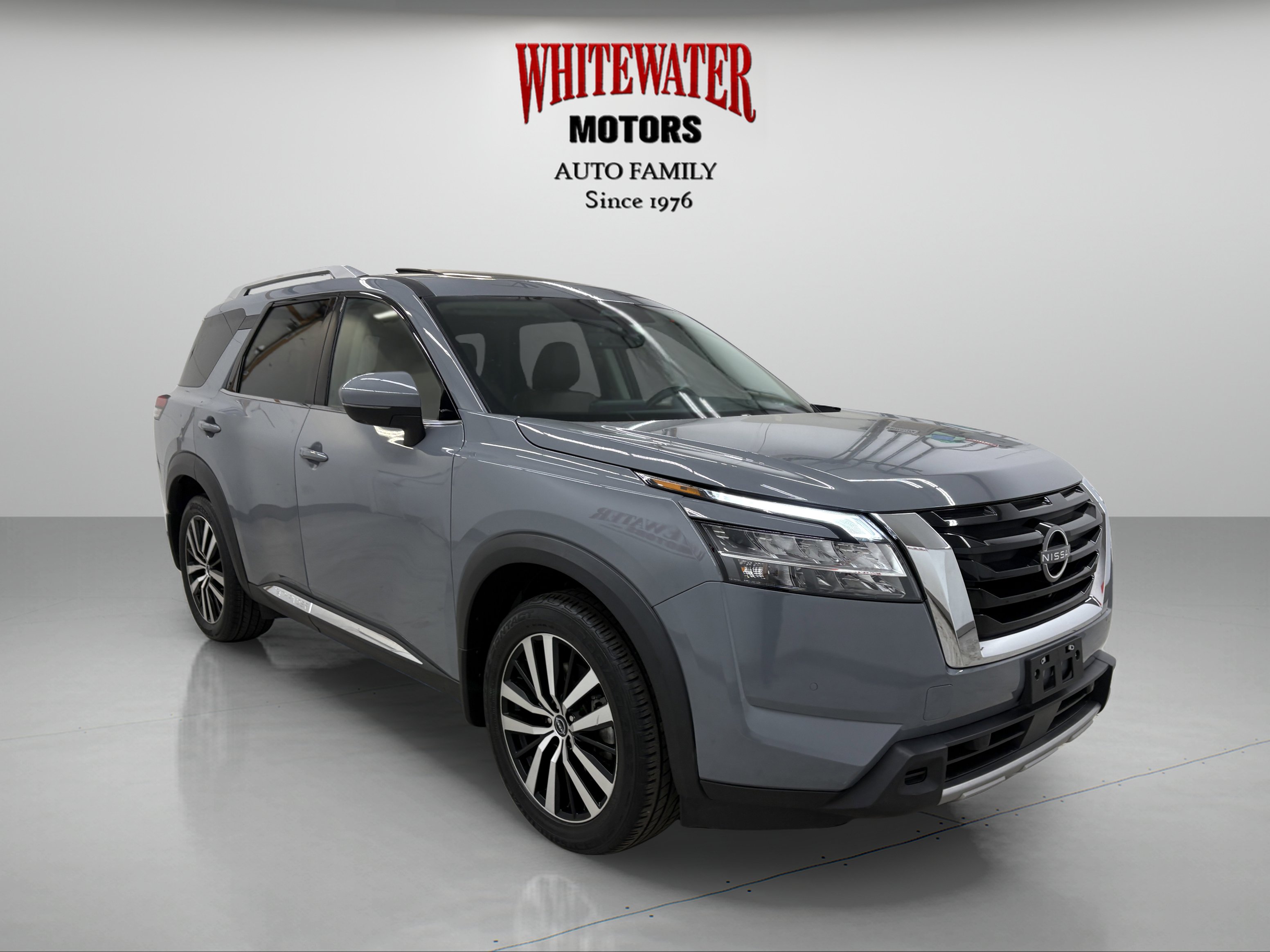 Used 2024 Nissan Pathfinder Platinum w/ Cargo Package AWD/4WD image 5