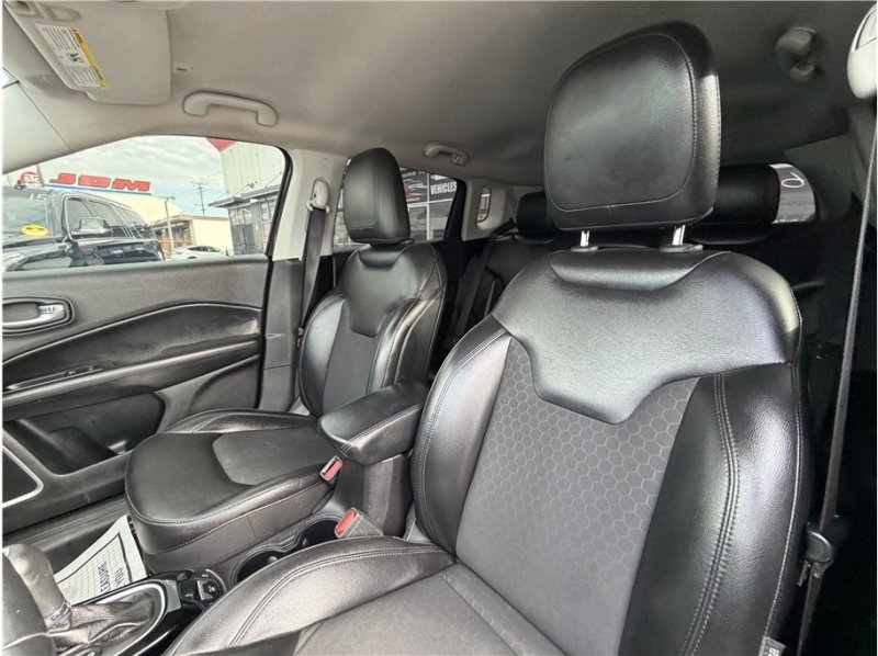 Used 2019 Jeep Compass Latitude FWD image 18