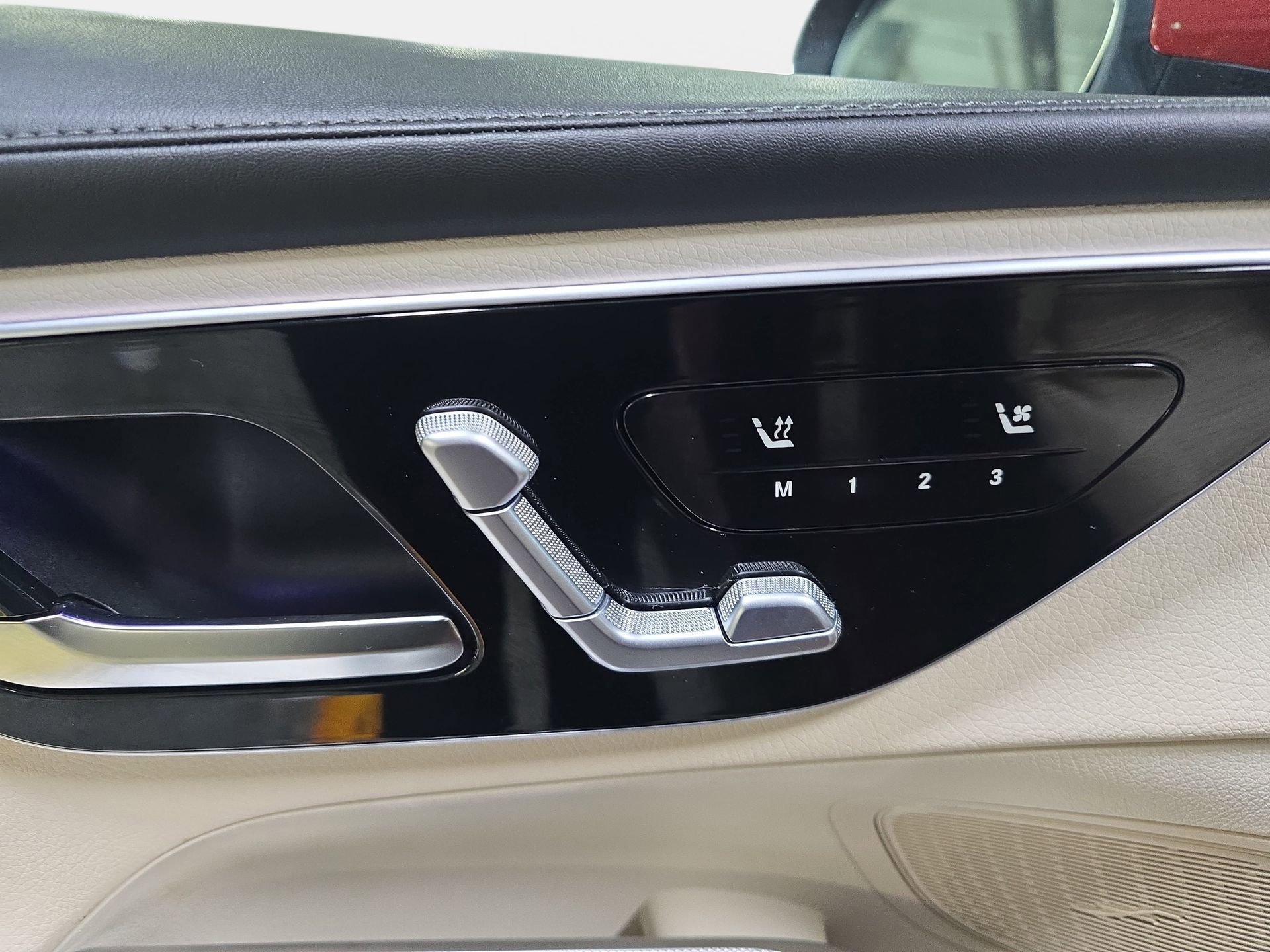 Used 2023 Mercedes-Benz GLC 300 4MATIC image 28