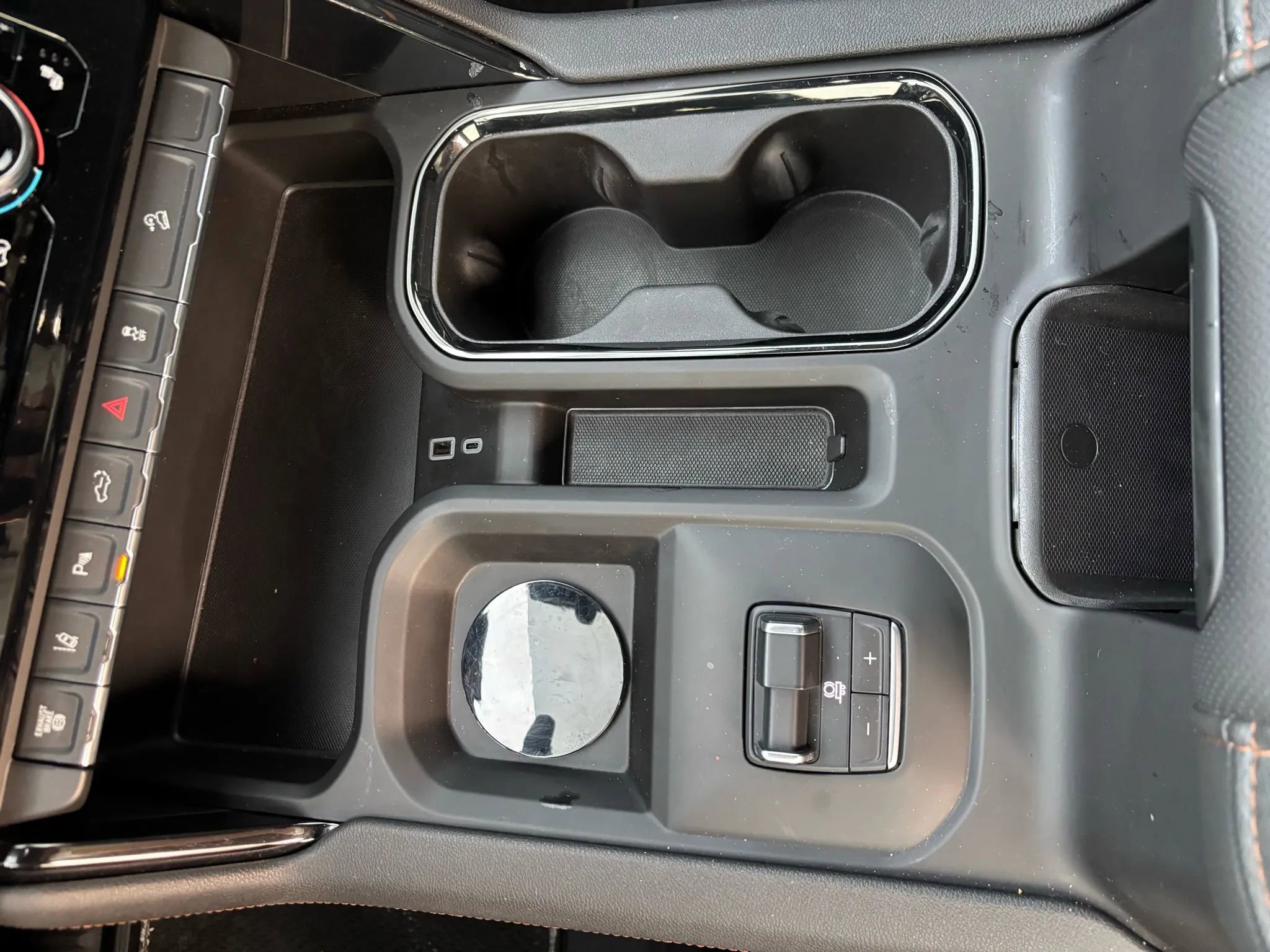 Used 2024 GMC Sierra 2500 AT4 w/ AT4 Premium Plus Package image 32