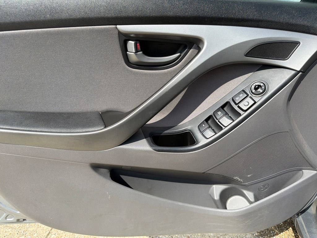 Used 2015 Hyundai Elantra SE w/ Option Group 02 image 12