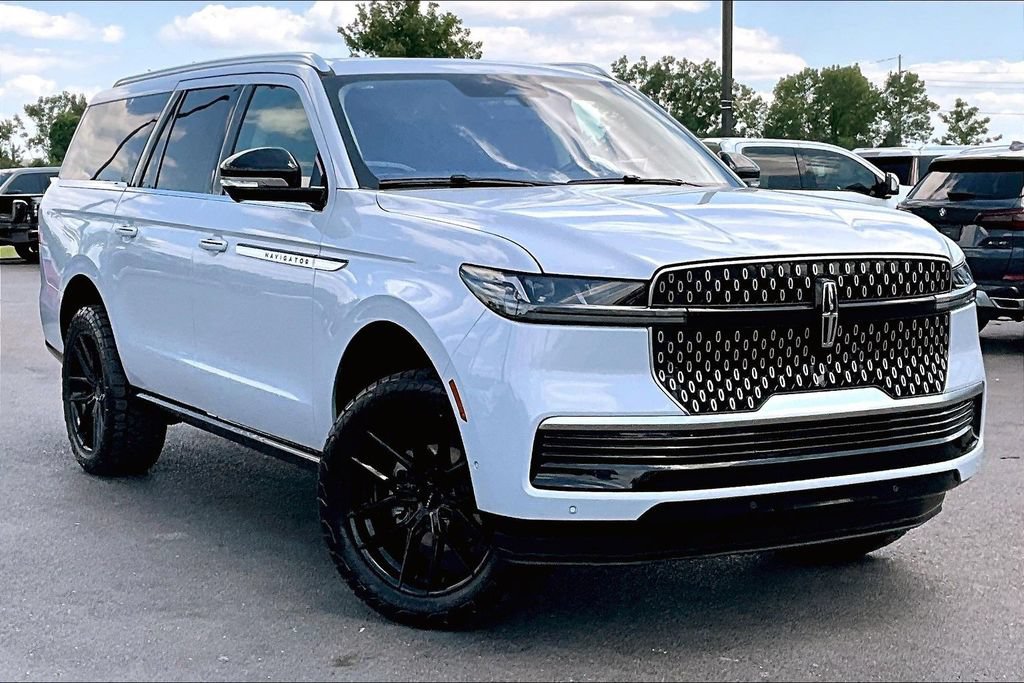 Used 2025 Lincoln Navigator L Reserve AWD/4WD image 37