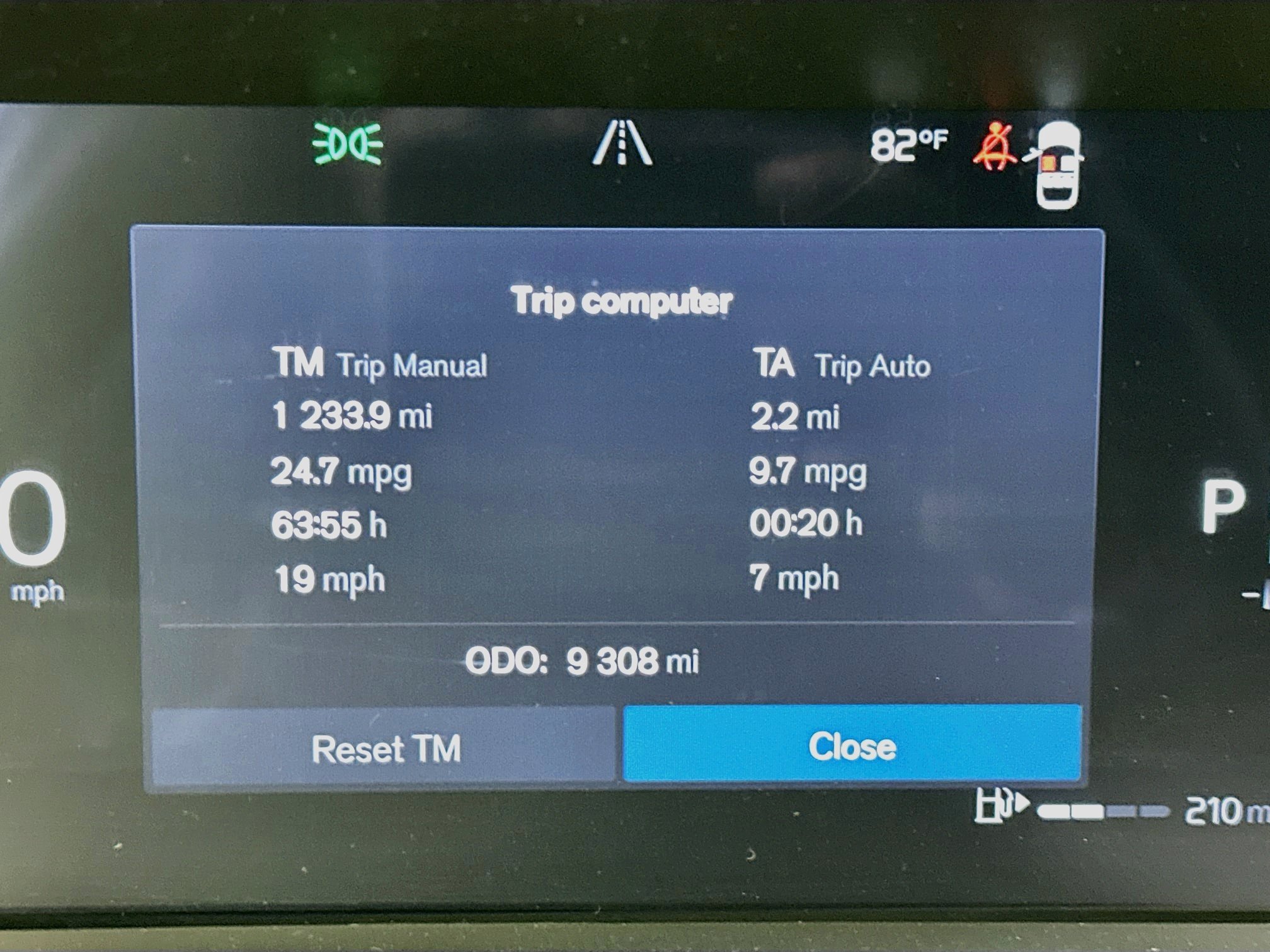 Used 2025 Volvo XC40 B5 Plus AWD/4WD image 19
